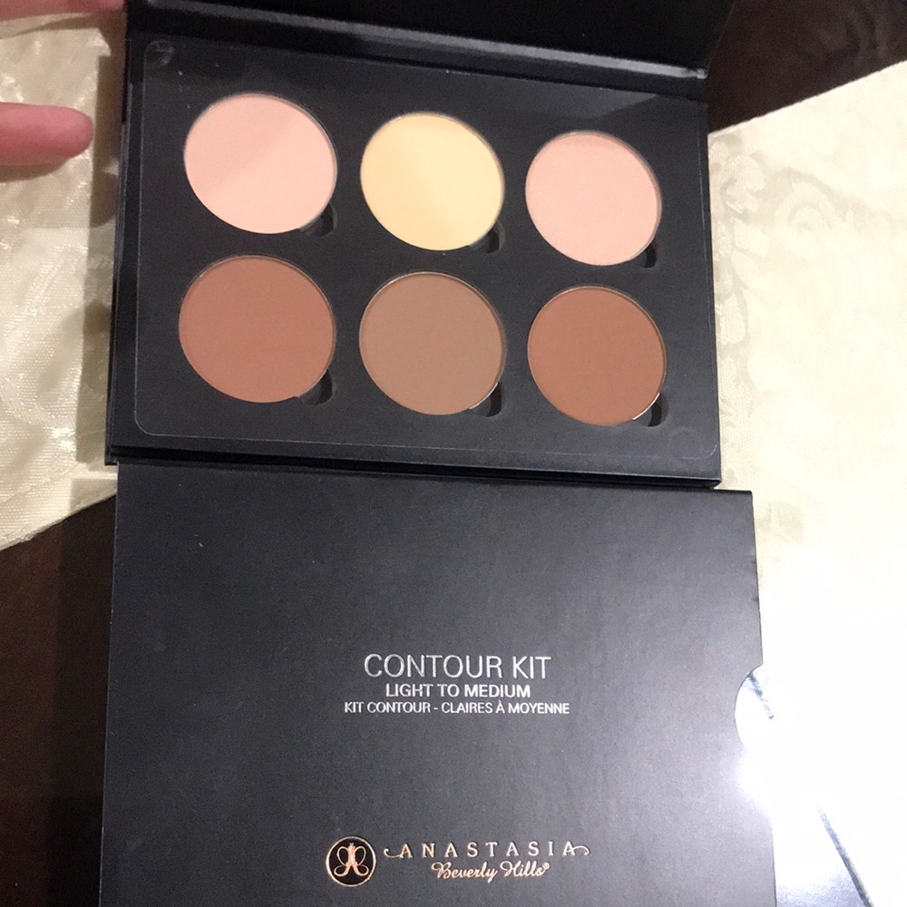 Anastasia Beverly Hills Contour Kit - Light to Medium